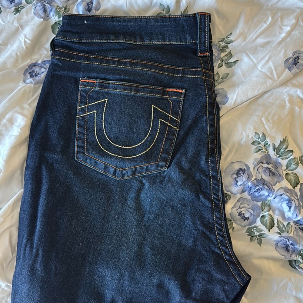 NEW True Religion jeans. Mid rise straight SIZE 36.